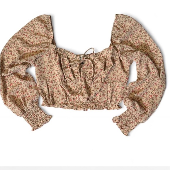 Tops - NWT Women’s Floral Puff Sleeve Crop Top Small